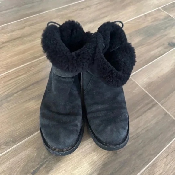 UGG Naiyah Lace Up Back Boots - Picture 4 of 7